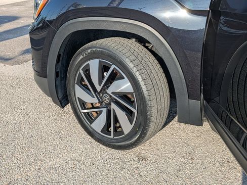 Certified 2024 Volkswagen Atlas SE FWD image 33
