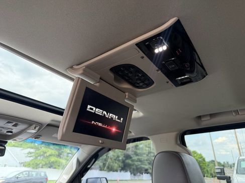 Used 2017 GMC Yukon Denali w/ Open Road Package AWD/4WD image 17