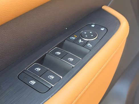 Used 2025 Nissan Armada SL w/ Captain's Chari Seat Package image 22