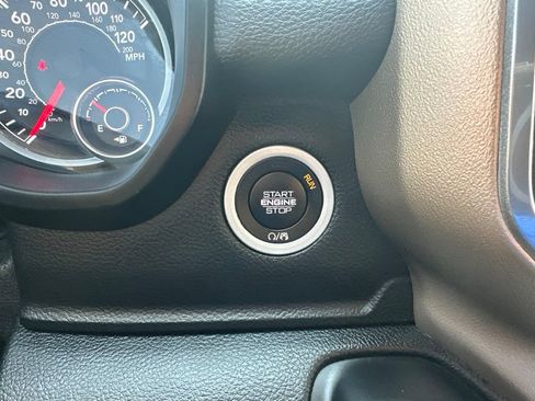Used 2019 RAM 1500 Laramie w/ Sport Appearance Package AWD/4WD image 7