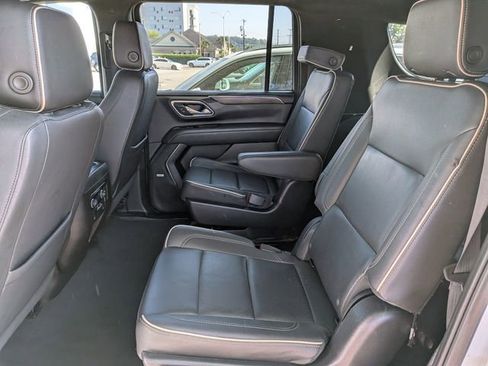 Used 2023 Chevrolet Suburban Premier image 17