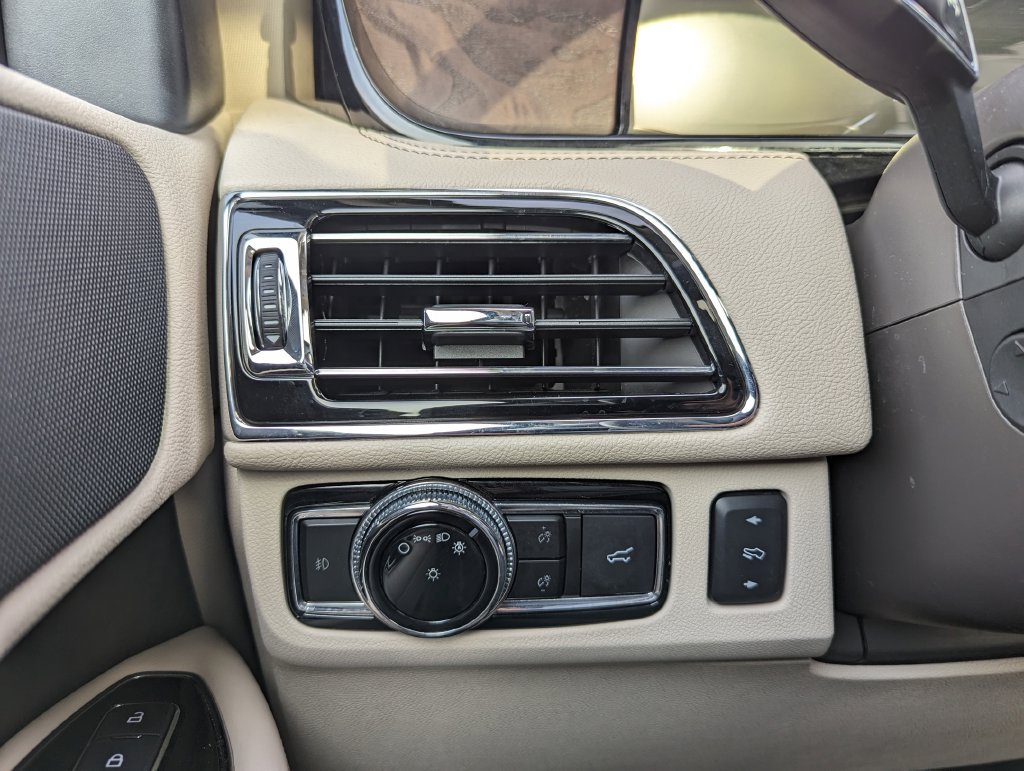 Used 2020 Lincoln Navigator L Reserve w/ Equipment Group 201A Reserve AWD/4WD image 31