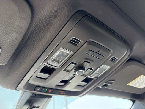 Used 2022 GMC Yukon XL Denali image 27