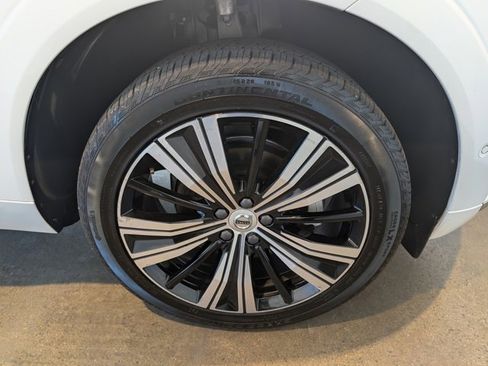 Used 2023 Volvo XC60 B5 Plus image 7