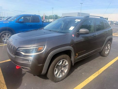 Used 2019 Jeep Cherokee Trailhawk w/ Cold Weather Group AWD/4WD image 2