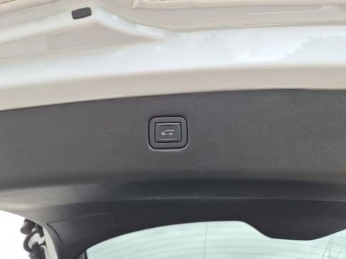 Used 2024 Chevrolet Blazer LT w/ Convenience Package FWD image 9