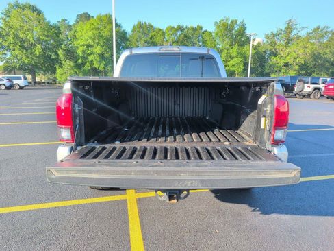 Used 2022 Toyota Tacoma SR5 w/ Technology Package RWD image 5