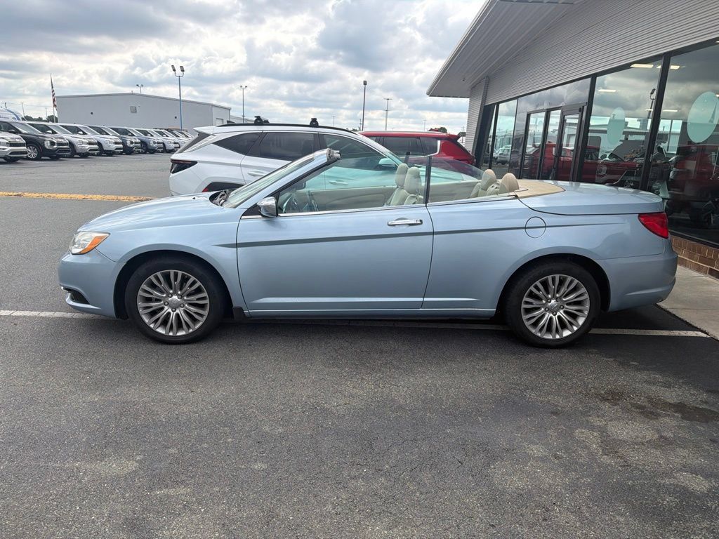 Used 2014 Chrysler 200 Limited FWD image 5