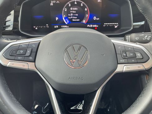 Used 2025 Volkswagen Jetta SE image 27