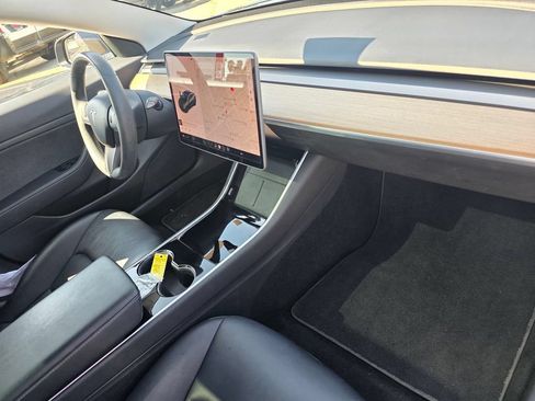 Used 2020 Tesla Model 3 Standard Range Plus RWD image 22