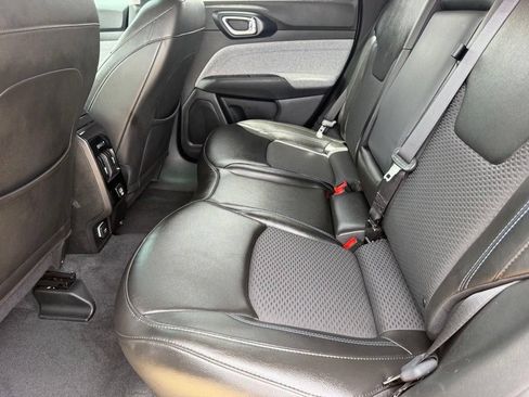 Used 2022 Jeep Compass Latitude FWD image 10