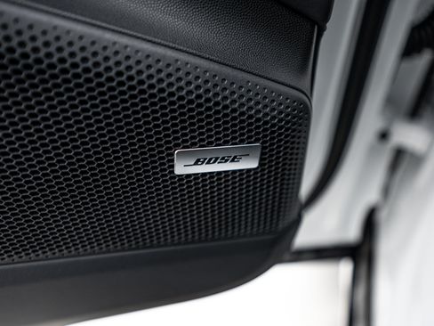 Certified 2025 Porsche Macan Turbo Electric AWD/4WD image 19