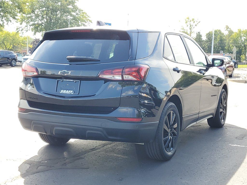 Used 2024 Chevrolet Equinox LS w/ LS Convenience Package FWD image 3