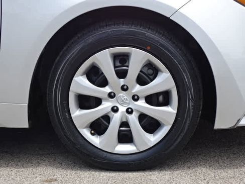 Used 2025 Toyota Corolla LE FWD image 7