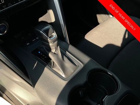 Used 2021 Toyota Venza LE image 15