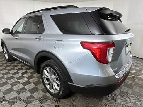 Used 2023 Ford Explorer XLT AWD/4WD image 5
