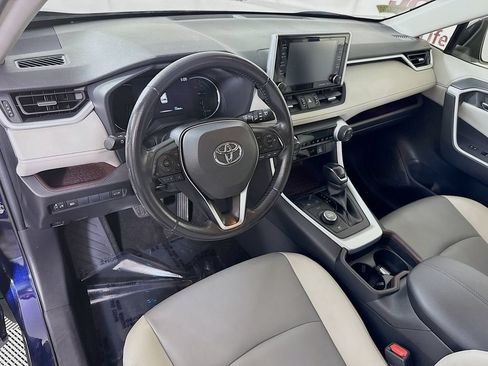 Used 2019 Toyota RAV4 Limited w/ Carpet Mat Package AWD/4WD image 18