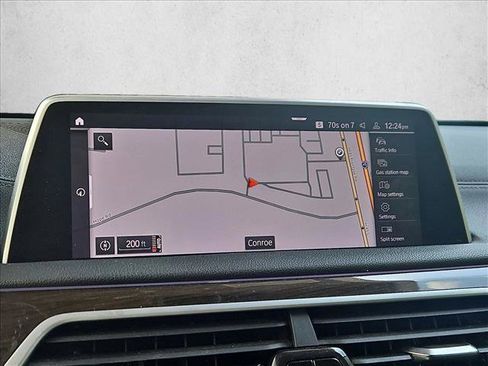 Used 2022 BMW 740i w/ Premium Package image 11