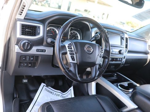 Used 2019 Nissan Titan PRO-4X w/ Pro-4x Convenience Package image 15