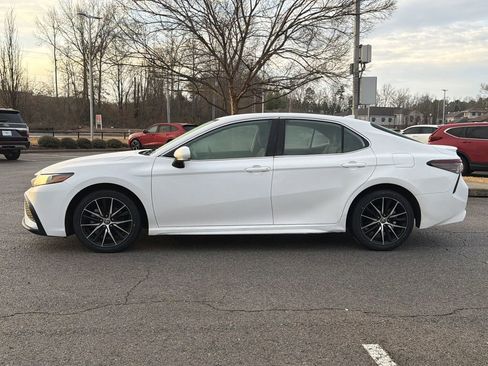 Used 2022 Toyota Camry SE image 8