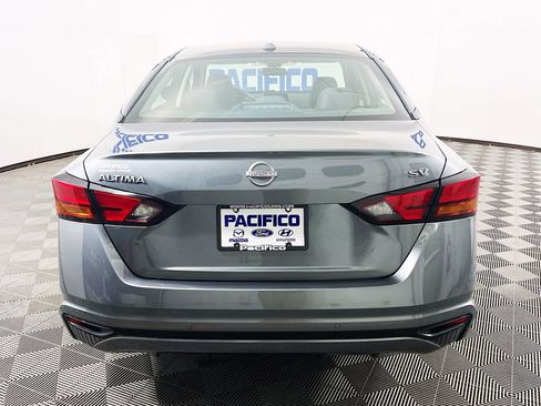 Used 2024 Nissan Altima 2.5 SV FWD image 8