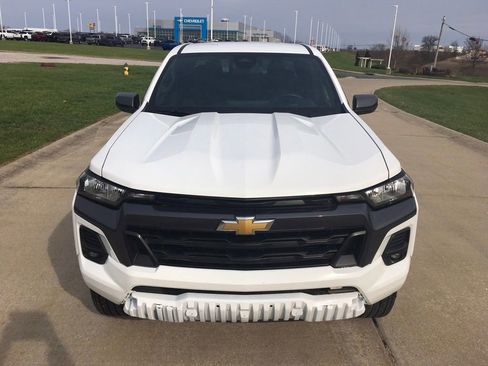 Used 2024 Chevrolet Colorado LT w/ LT Convenience Package image 2