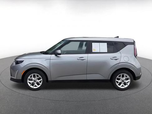 Used 2025 Kia Soul LX w/ LX Technology Package FWD image 8