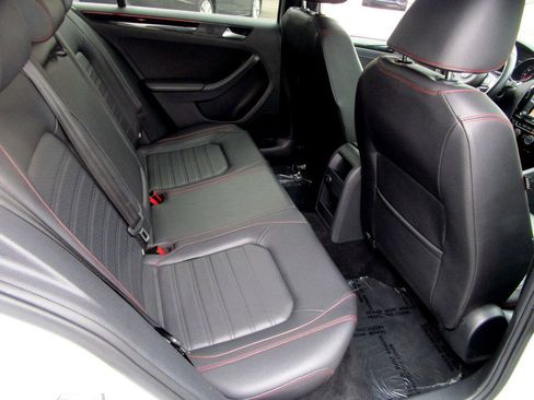 Used 2018 Volkswagen Jetta GLI image 19