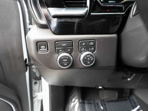 Used 2025 GMC Sierra 1500 SLT AWD/4WD image 11