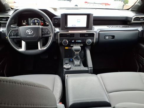 Certified 2025 Toyota Tacoma SR5 AWD/4WD image 11