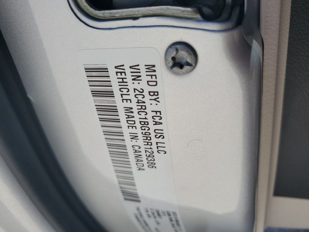 Used 2024 Chrysler Pacifica Touring-L FWD image 24