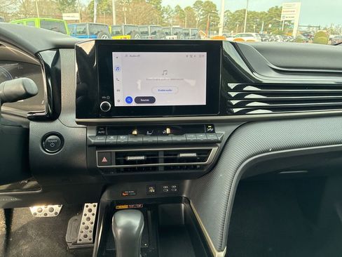 Used 2025 Toyota Camry SE image 13