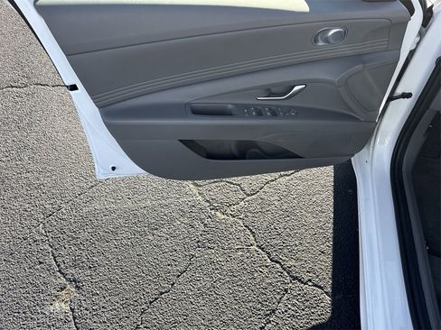 Used 2024 Hyundai Elantra SEL w/ Convenience Package image 10