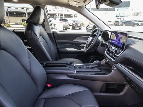 Certified 2024 Toyota Grand Highlander AWD image 16