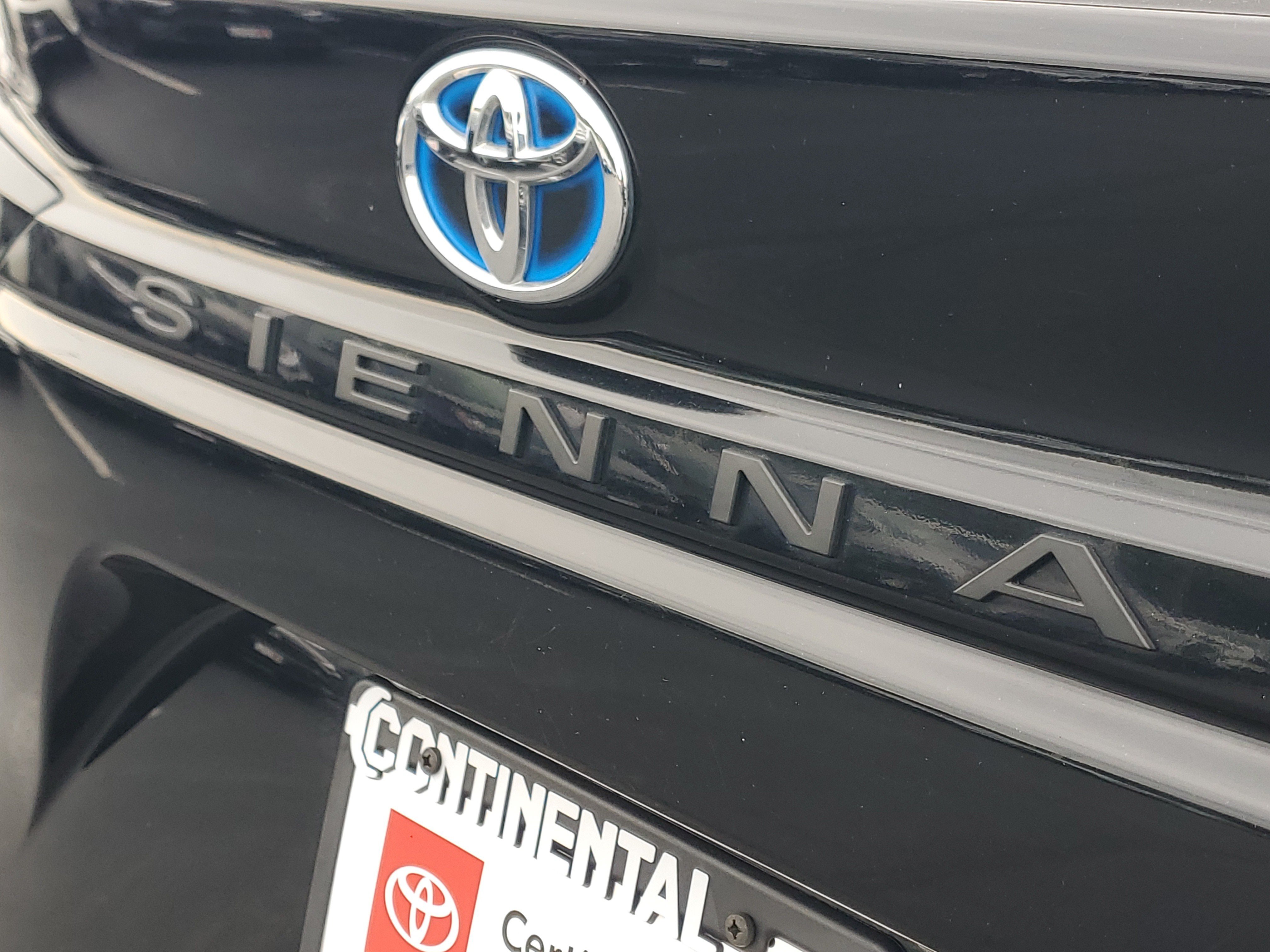 Certified 2024 Toyota Sienna LE FWD image 9