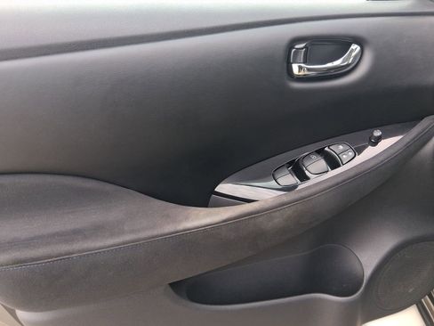 Used 2015 Nissan Leaf SV image 11