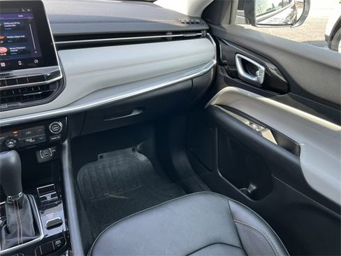 Used 2022 Jeep Compass Limited image 28