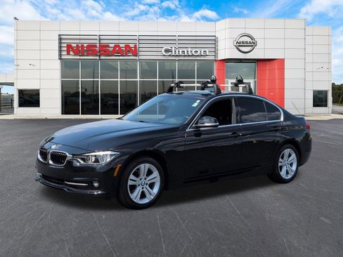 Used 2018 BMW 330i xDrive Sedan AWD/4WD image 7