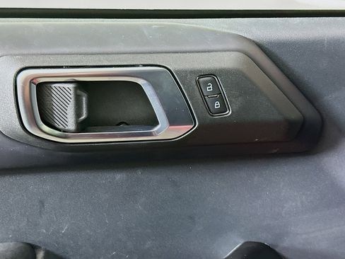 Used 2025 Ford Bronco Badlands image 15