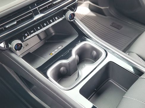 New 2026 Chevrolet Traverse LT w/ Sun and Wheel Package FWD image 15