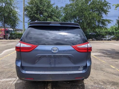Used 2015 Toyota Sienna XLE w/ XLE Navigation Package FWD image 10
