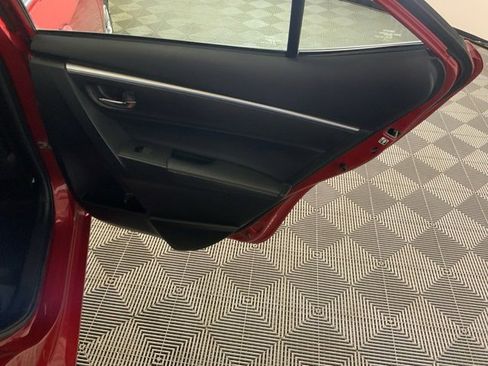 Used 2015 Toyota Corolla S image 34