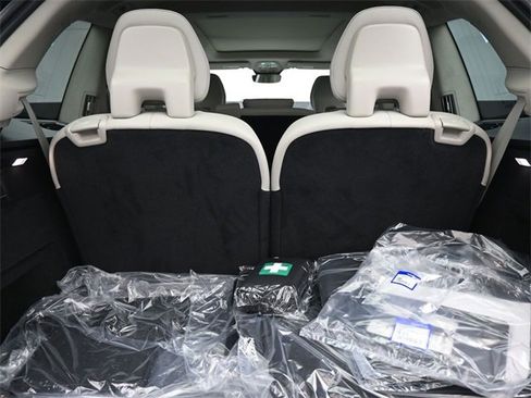 New 2026 Volvo XC90 B6 Ultra image 32