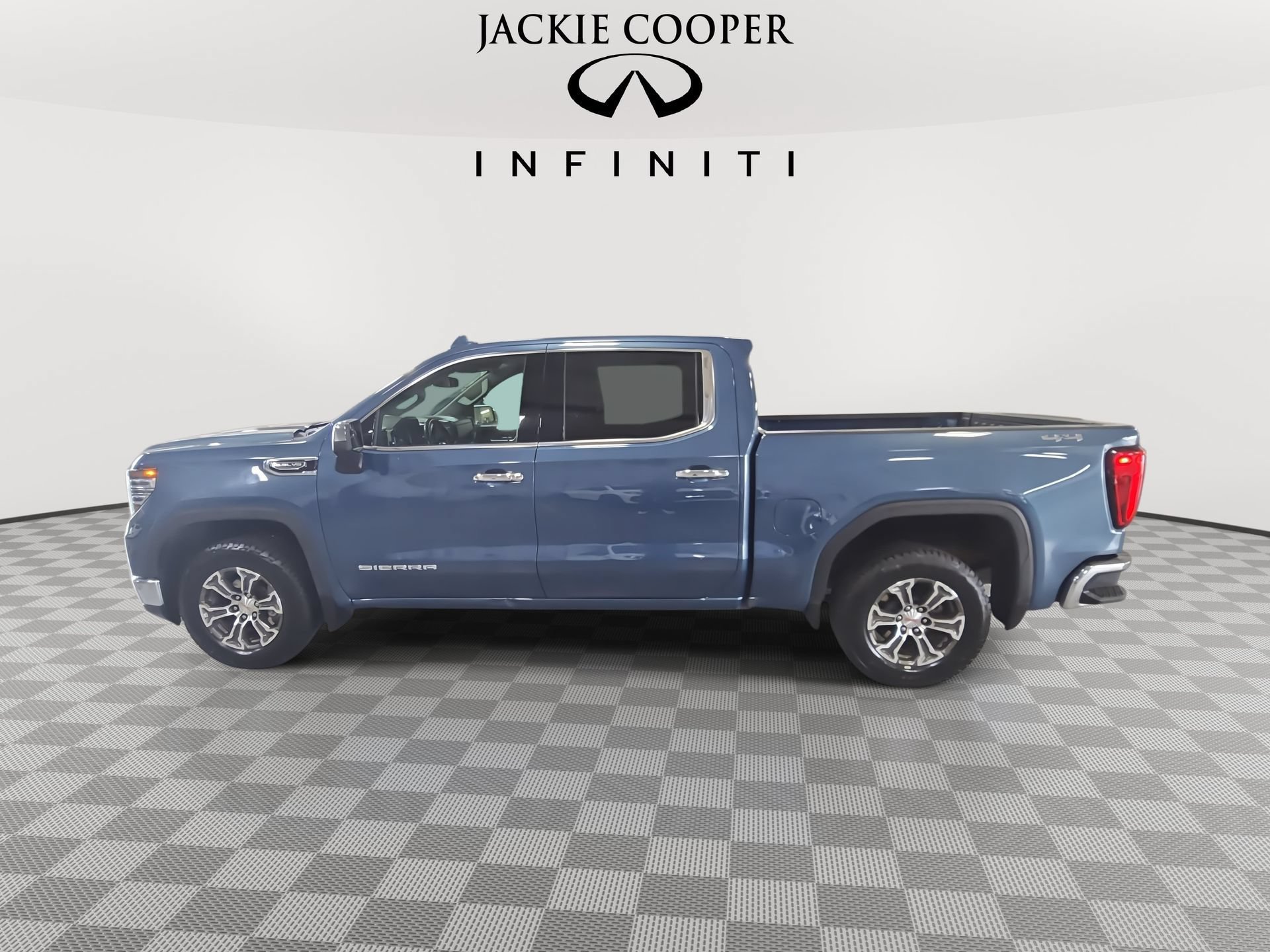 Used 2024 GMC Sierra 1500 SLT AWD/4WD image 8