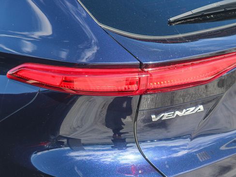 Certified 2024 Toyota Venza Limited AWD/4WD image 11