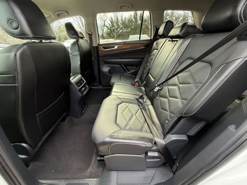 Used 2025 Volkswagen Atlas SE image 27