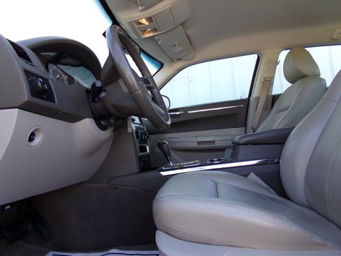 Used 2010 Chrysler 300 Touring image 18