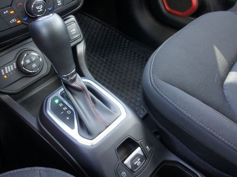 Used 2023 Jeep Renegade Trailhawk image 18