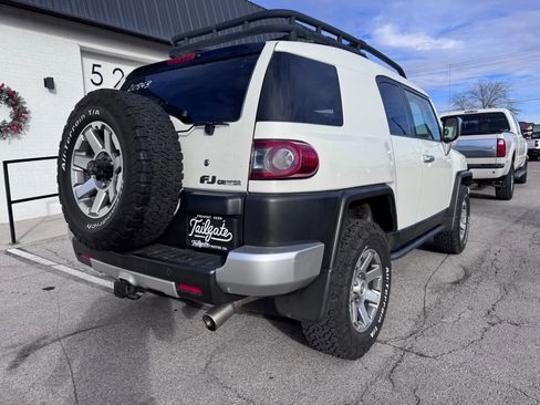 Used 2014 Toyota FJ Cruiser 4WD w/ Upgrade Package image 7