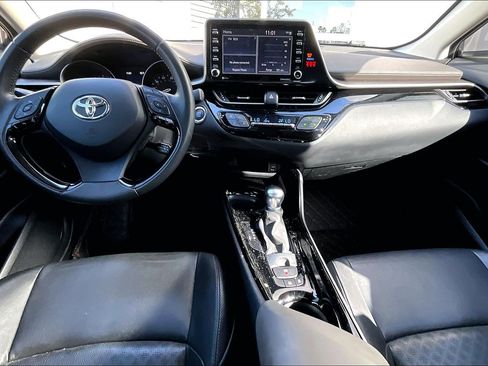Used 2022 Toyota C-HR XLE image 15